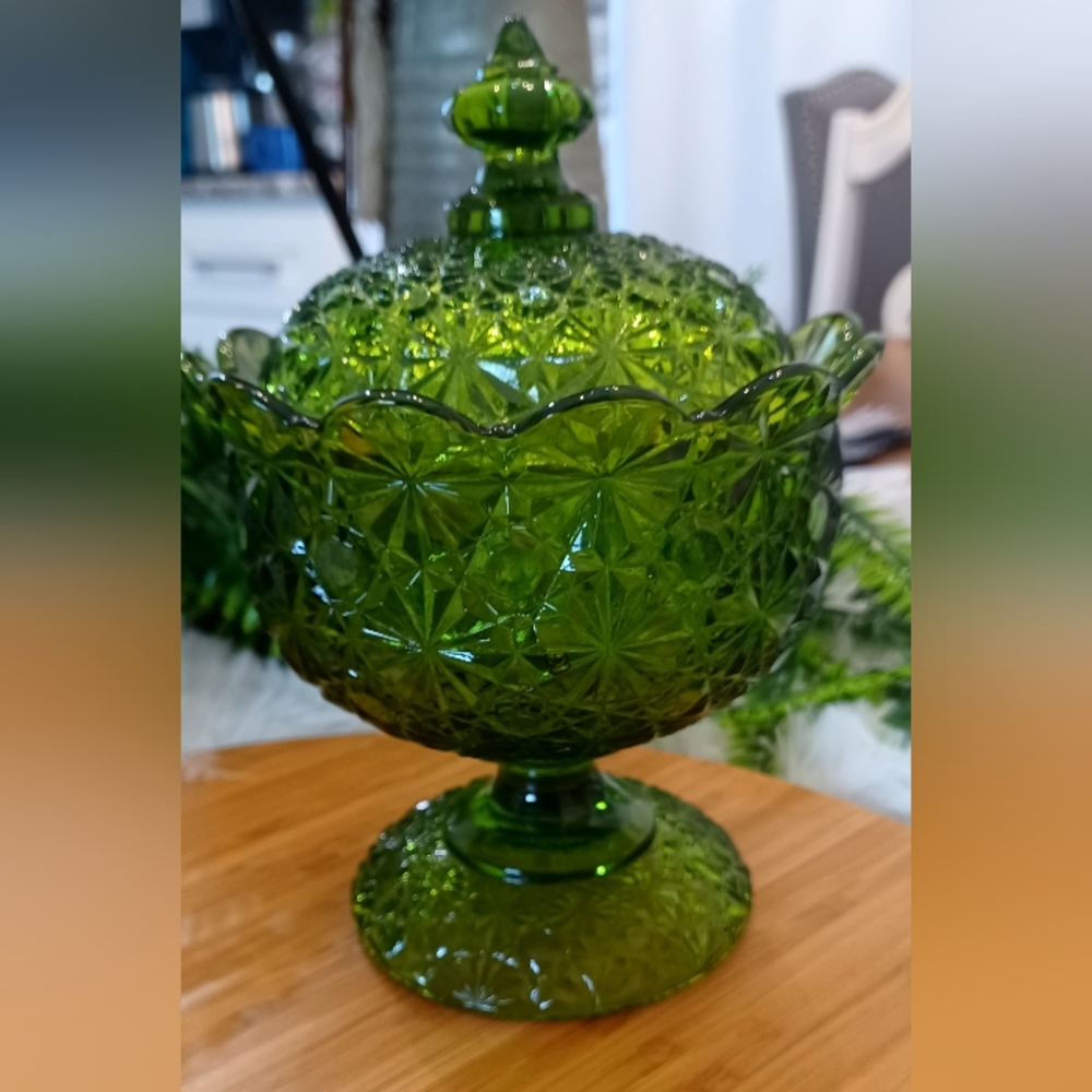 Vintage LE  Smith Green Glass Daisy & Button Pedestal Candy Dish With Lid